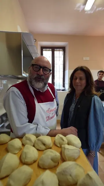 Gnocco a Domicilio: Contenuti girati in cucina e collaborazioni sul territorio, come Cascina Gaggioli e i pacchetti esperienza su Airbnb.