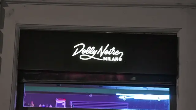 Dolly Noire × Reset Lab: Aftermovie di un evento rap con Dolly Noire, store streetwear di Milano: il live, il pubblico, l’estetica street.